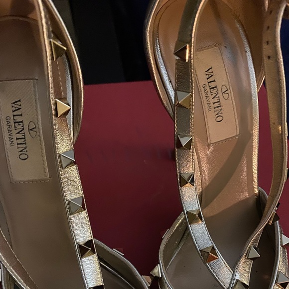 Brushed Gold Metallic Valentino Rock Stud Pumps - Picture 6 of 9
